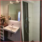 2 Domizil Am Suedhang Mit Terrasse Und Pool דירה