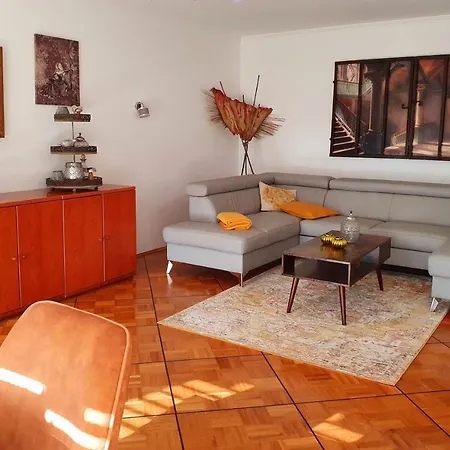2 Domizil Am Suedhang Mit Terrasse Und Pool Apartmán *